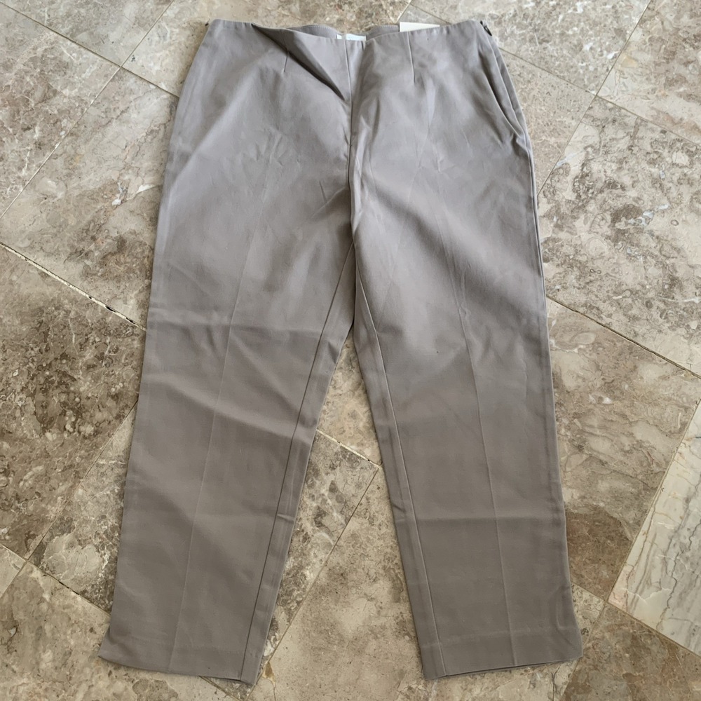 Chicos Women's Beige Slimming Katharine Crop Ankle Pants Slimming Sz 1.5/10 NWT